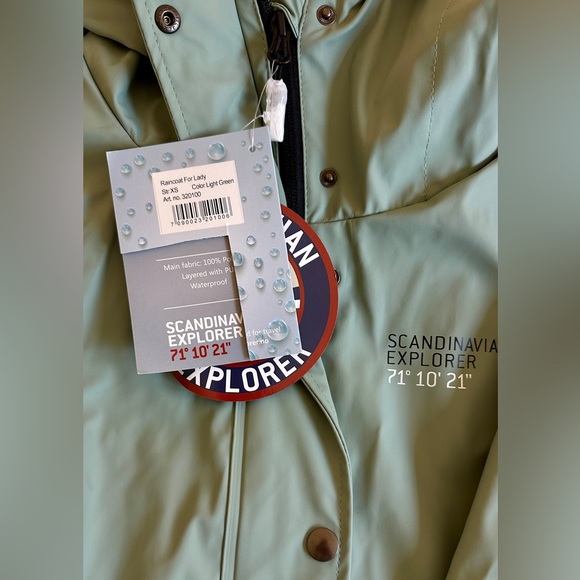 Scandinavian Explorer raincoat. New with tags. Designed in Norway. 🇳🇴 - Picture 4 of 8